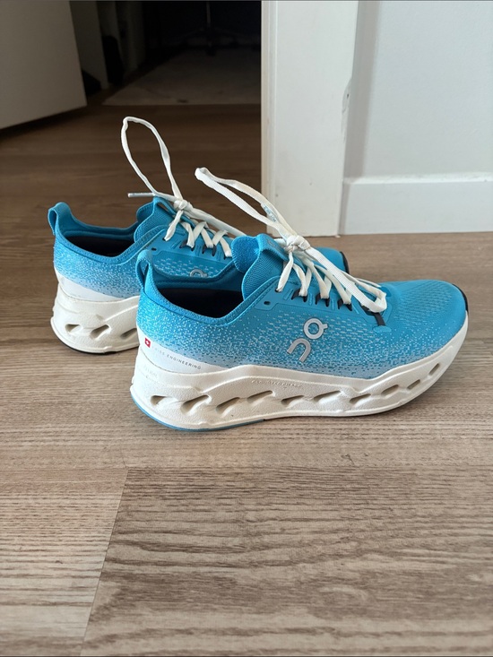 On Running Shoes - On Running cloudsurfer max